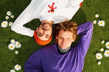 Das Duo Dabu Fantastic besteht aus Dabu Bucher und DJ Arts.