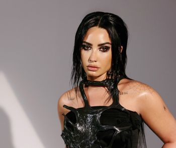 Demi Lovato steht beim Top of the Mountain Opening Concert in Ischgl auf der Bühne.