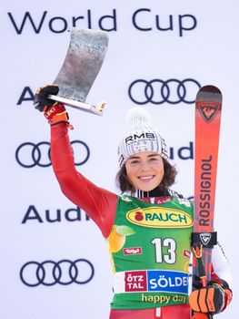 Julia Scheib ist die große Favoritin in Sölden. Letztes Jahr gewann sie das Auftaktrennen, vor zwei Jahren wurde sie Dritte.