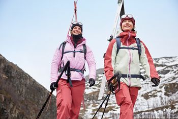 3L Post-Consumer Nylon Tracksuit Bottoms lassen sich optimal mit allen Skitourenjacken von adidas Terrex kombinieren.