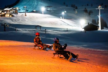 Vor allem bei Nacht macht eine Rodelpartie in Serfaus-Fiss-Ladis besonders viel Spaß.