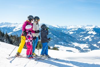 Zahlreiche Attraktionen versprechen Spaß und Action im Schnee.