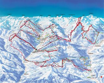 Der Verlauf der Ski-Runde ist rot im Pistenplan eingezeichnet.