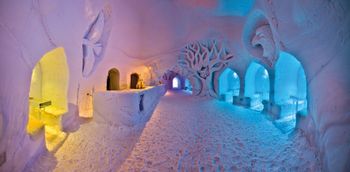 Im Iglu Dorf White Lounge kannst du eine romantische Nacht verbringen.