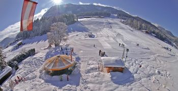 Entspanntes Skivergnügen auf fast leeren Pisten erwartet die Wintersportler in Mitterland.