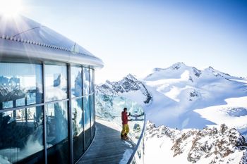 Auf dem Pitztaler Gletscher startest du bereits im Herbst ins Wintersportvergnügen