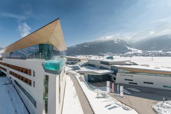 Der Skylinepool im Panorama SPA ist exklusiv für Hotelgäste.