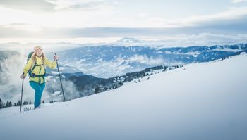 Genieße unberührte Natur und traumhaftes Panorama beim Winter- und Schneeschuhwandern.
