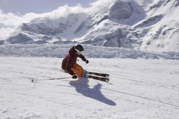 Mit Skiline kannst du deine gefahrenen Höhenmeter, Liftfahrten und Pistenkilometer als Höhenmeterdiagramm abrufen.