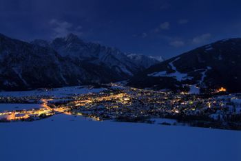 In ein romantisches Lichtermeer verwandelt sich Lienz im Winter ab den Nachmittagsstunden.
