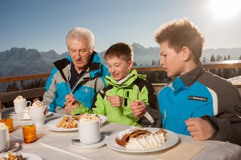 Über die Osttiroler Spezialitäten auf den Hütten freuen sich Jung und Alt.