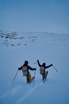 Mit der richtigen Bekleidung und Ausrüstung kannst du dich auf den Spaß beim Freeriding konzentrieren.