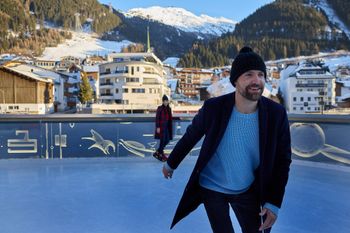 Im Winter kannst du rund um die Therme Schnlittschuhlaufen.