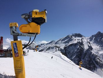 Sölden verfügt über eines der modernsten Beschneigungssysteme der Welt. Insgesamt 111 Pistenkilometer können maschinell beschneit werden.