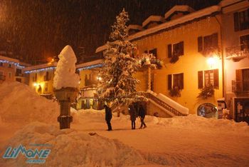 Schneemassen in Limone Piemonte.