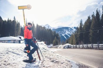 Mit öffentlichen Verkehrsmitteln stressfrei und kostengünstig ins Skigebiet gelangen.