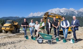 Mit dem symbolischen Spatenstich sind die ersten Bauarbeiten gestartet.