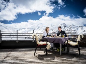 Beim dine.around kannst du dich in verschiedenen Gourmetrestaurants verwöhnen lassen.