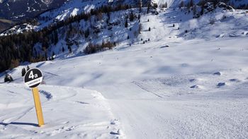Für schwarze Pisten sollten Skifahrer die Kurzschwung-Technik gut beherrschen.