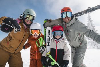 Mit Sparpreisen und Verbundkarten schonst du dein Budget.