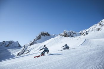 Genieße die bestens präparierten in den vier Skigebieten im Stubai.