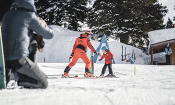 Südtirols Skischulen sind perfekt auf die Bedürfnisse kleiner Skifahrer eingestellt.