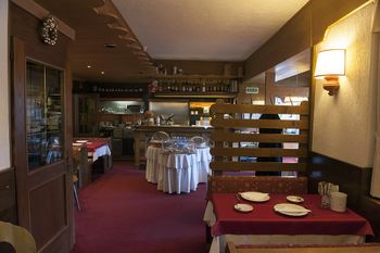 Breakfast room / Bar