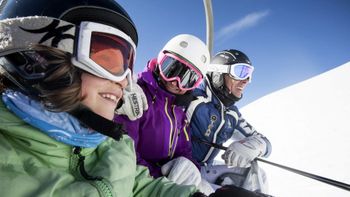 Im Winter können sich Gäste auf geführte Skitage und Winterwanderungen freuen.