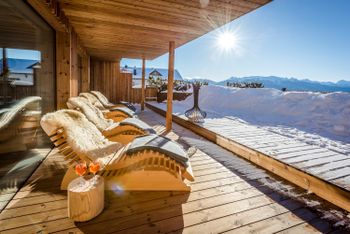 Auf den Terrassen können Gäste entspannen und Sonne tanken.