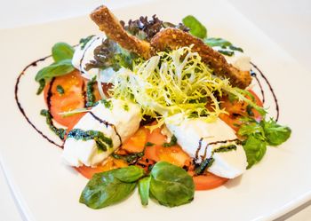 Köstlichkeiten aus eigener Jagd, Landwirtschaft und Fischerei im Schörhof-Restaurant - ausgezeichnet mit dem AMA-Gastrosiegel.