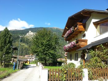 Im Hintergrund, Schloss Laudegg