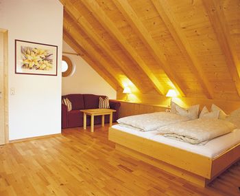 Schlafzimmer App. 8