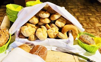 Das reichhaltige Frühstück im Basekamp garantiert einen perfekten Start in den Tag.