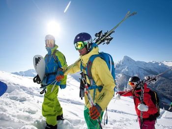 Skifahren am Katschberg in Kärnten und im Salzburger Land. Direkt an der Piste gilt das Basekamp als perfekter Ausgangspunkt für beeindruckende Skiabenteuer.
