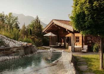 Chalets mit eigenem Schwimmteich und Whirlwanne