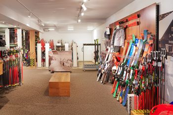 Sportshop mit Schiverleih direkt im Alpenhaus
