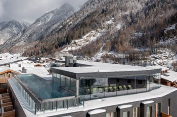 Infinity Pool die berge lifestyle hotel Sölden