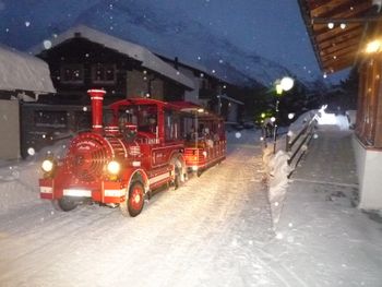 Bus zur Skipiste direkt vor dem Hotel