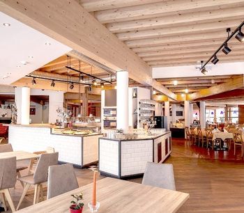 Panoramarestaurant mit 24/7 PIZZATHEK