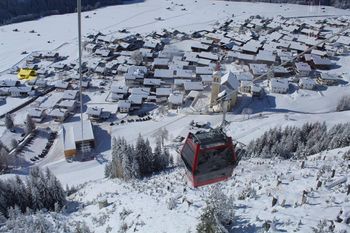 3 Minuten Gehzeit zur Golzentippbahn