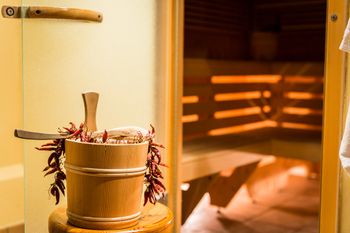 Kleiner Spa Bereich mit Kneippbecken, 2 x Saunen, Dampfbad, Ruheraum