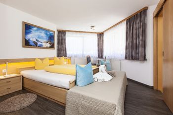 das große Schlafzimmer in unserer FeWo 3