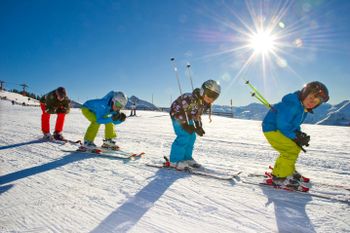 Kinder Skifahren