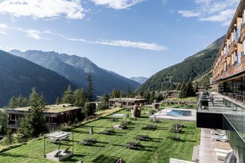 Das Gradonna Resort bietet traumhafte Ausblicke aus allen Zimmern und Chalets.