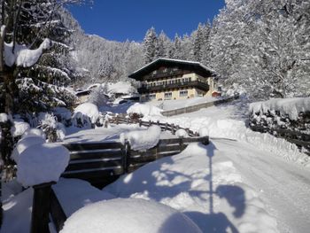 Haus Bartlmä im Winter. Urlaub in Lofer. Appartements, Apartments, Ferienwohnungen