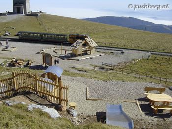 Spielplatz am Hochschneeberg - Paradies der Blicke Kinderbergwelt - Puchis Wunderalm