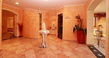 Wunderschoener Wellnessbereich mit Sauna, Dampfsauna, Infrarot und Panoramaruheraum