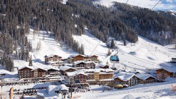 Hotel Enzian liegt direkt an der Skipiste.