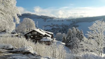 Panorama Lodge Sonnenalm in Todtnauberg im Hochschwarzwald. Winter mit Ost-Blick