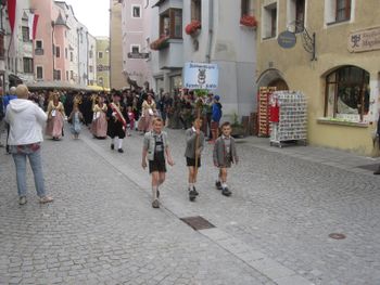 Umzug durch Rattenberg